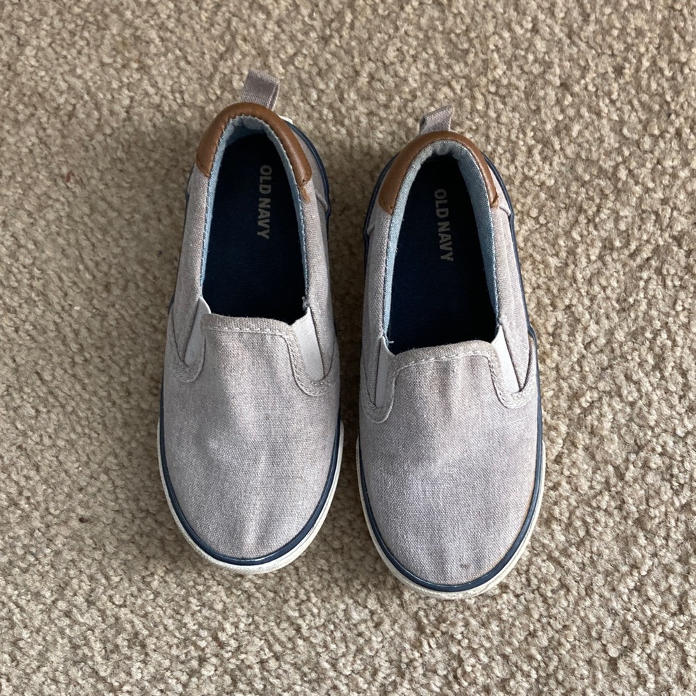 Old Navy Kids Light Gray Slip-On Sneakers Kids Size 10 - Picture 2 of 14